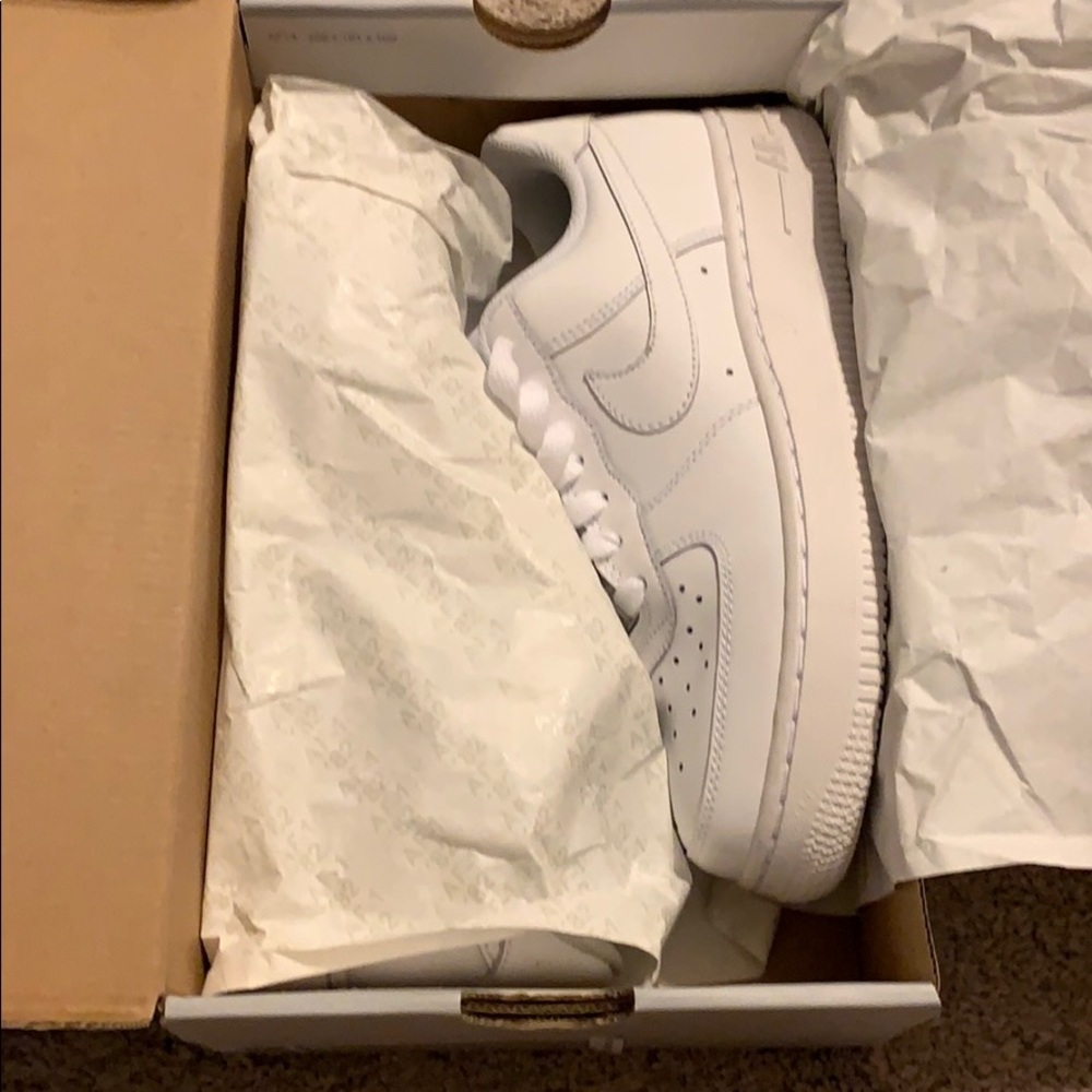 Air Forces - Picture 2 of 4